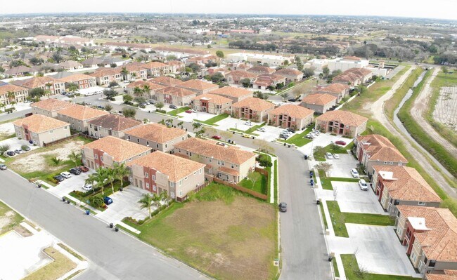 Primary Photo - 1204 E Pineridge Ave