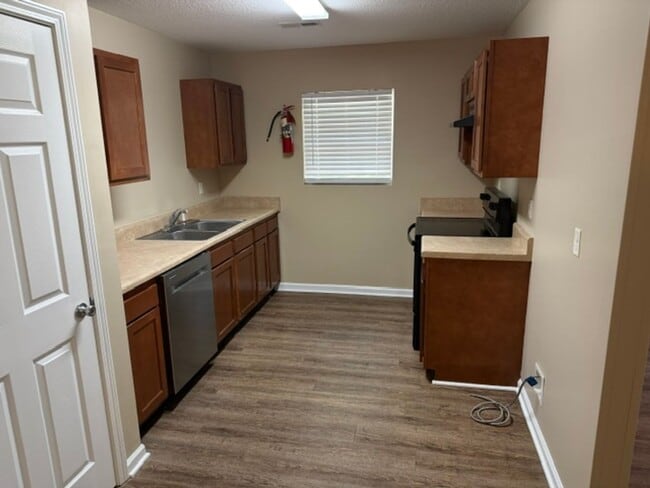 Building Photo - Maryville 37801 - 3 bedroom, 2 bath home $1800.00 - Contact Ed Johnson (865) 924-5045