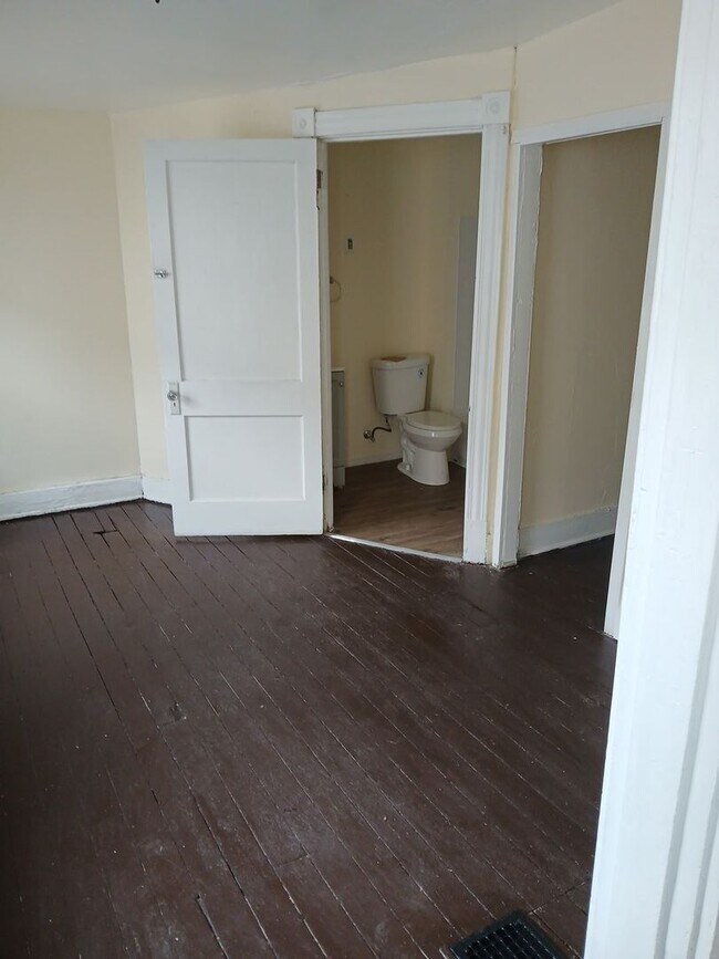 Building Photo - Wonderful family home on Dead end street.  West Price Hill.  Fully Updated 3-4 BR.