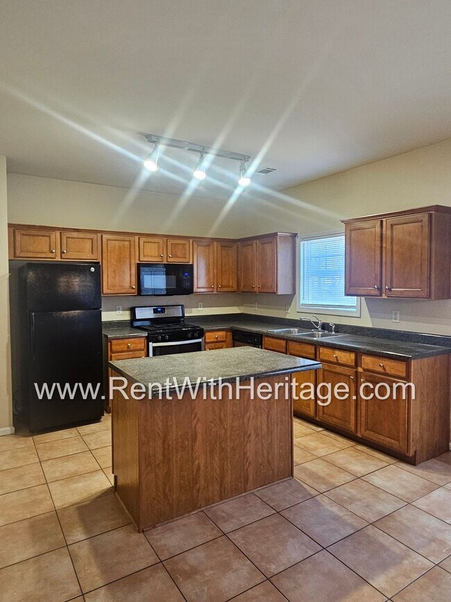 Building Photo - WOW!!...GORGEOUS!!..UPGRADES /AMAZING MASTER/ FENCED YD/ SWIM-TENNIS