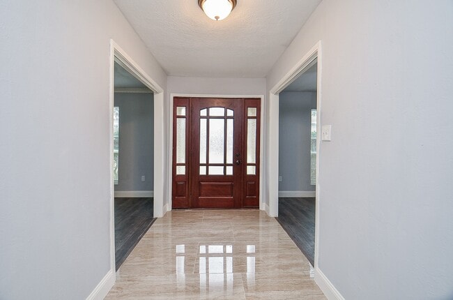 Building Photo - 1606 Crystal Hills Dr