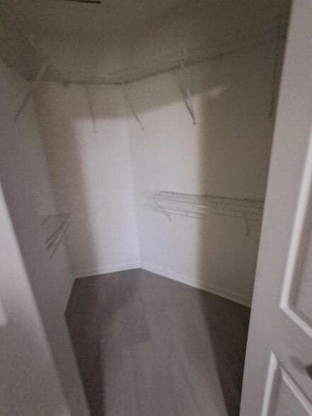 Building Photo - 2702 Lakeview Dr W