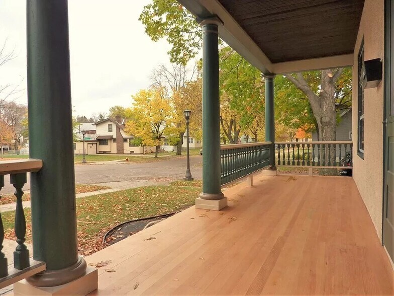 Building Photo - 738 Magnolia Ave E