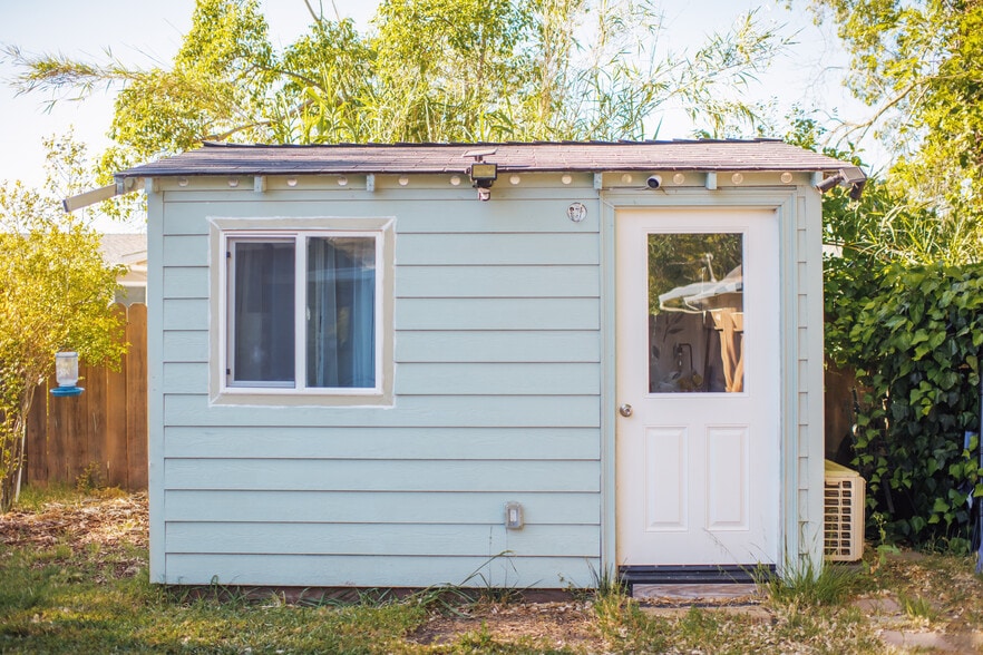 Detached outdoor office - 60 Vivian Dr