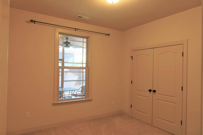 Building Photo - 210 Windthistle Dr