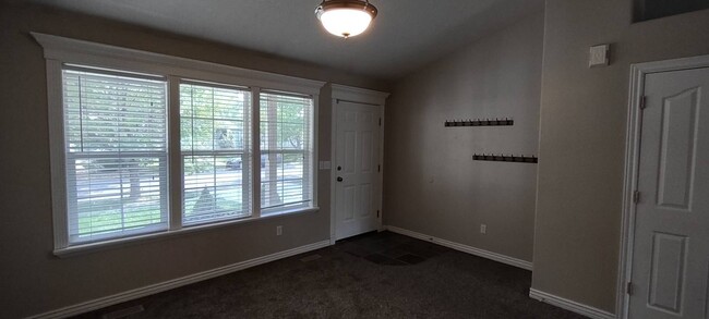 Building Photo - Quaint Home in Eagle Mountain w 2 car garage!