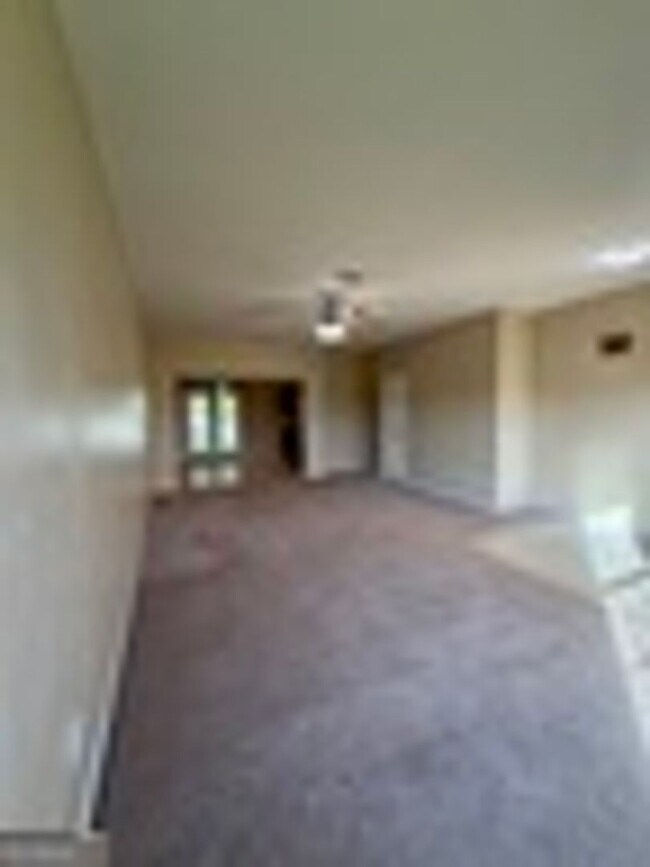 Building Photo - 200 Royal Palms Ave