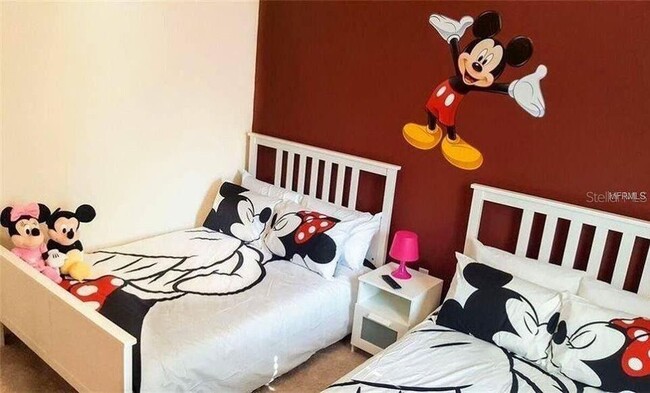 Building Photo - 9004 Shine Dr