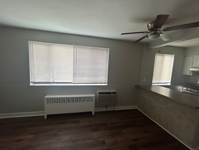 Building Photo - Affordable 2-Bedroom Apartment in Southwes...