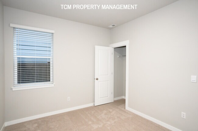 Building Photo - 18818-18813 13th Ave W