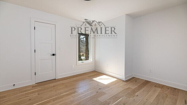 Building Photo - Stunning Remodeled 4 bedroom / 4 bath-2026...