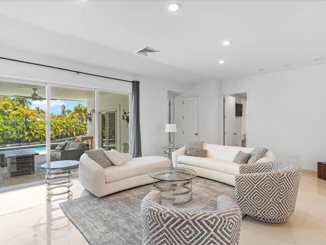 Building Photo - 3510 NE 17th Ave