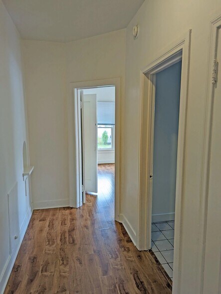 Building Photo - 1526 6th Ave