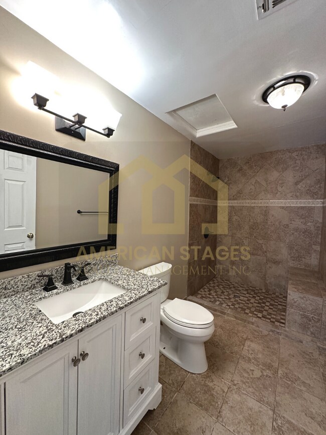 Building Photo - 3037 Buckthorn Ln