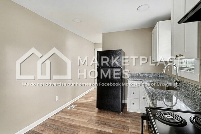 Building Photo - 703 Formwalt St SW