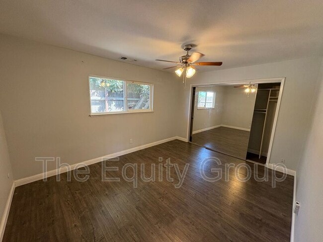 Building Photo - 473 W Deodar Ln