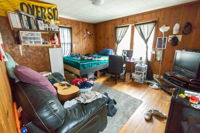 Building Photo - 1900 W Jackson St