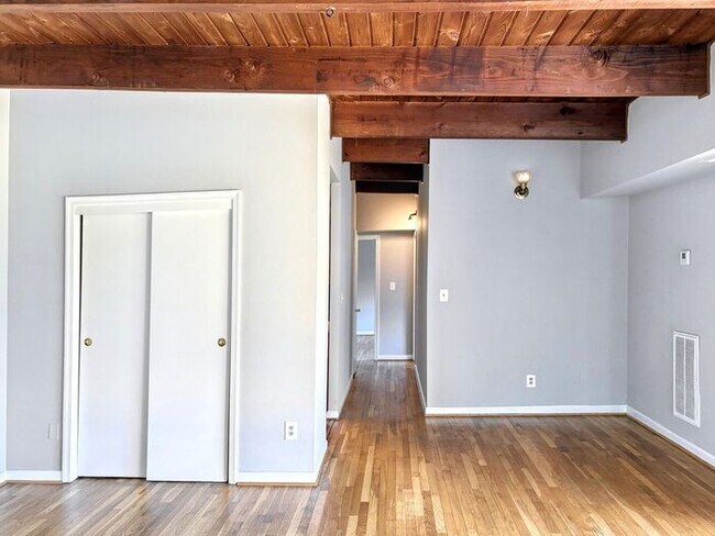 Building Photo - 5502 Karen Elaine Dr