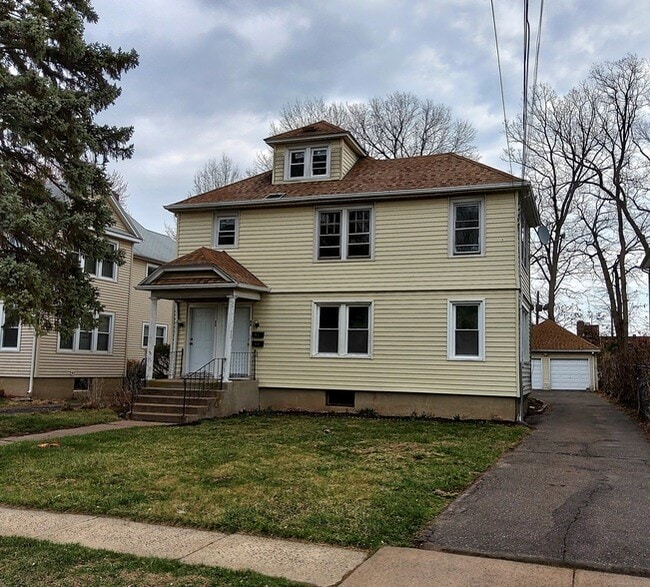 Building Photo - 92 Woodlawn St