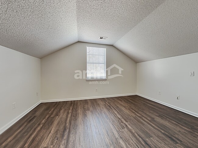 Building Photo - 1051 Briar Rose Ln