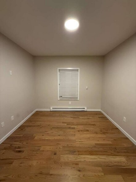 Building Photo - 356 S 6th St