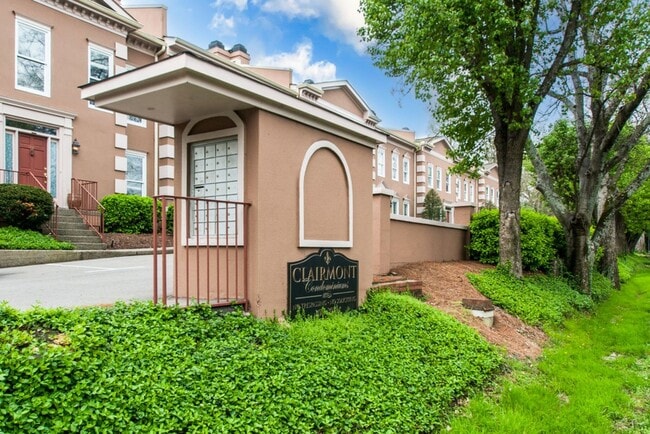 Primary Photo - Charming 2BR/2BA condo in Green Hills!