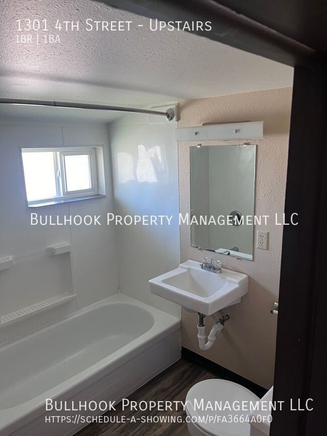 Building Photo - MOVE IN SPECIAL - $100 off first full mont...