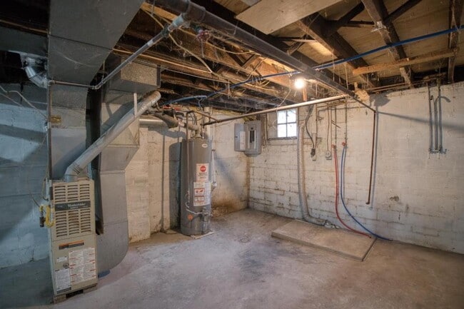 Building Photo - 4013 Bell St