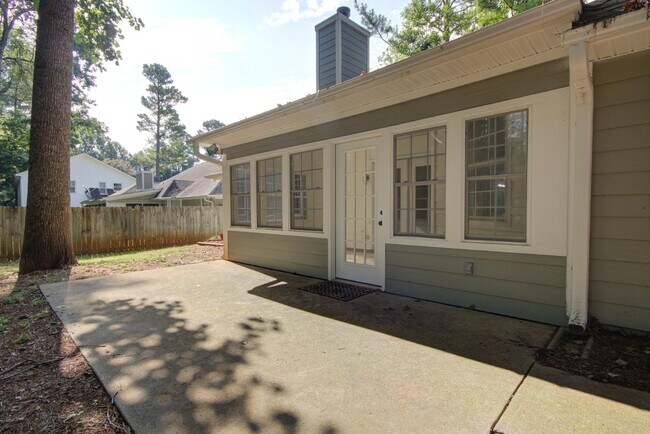 Building Photo - 205 Jarrett Ln