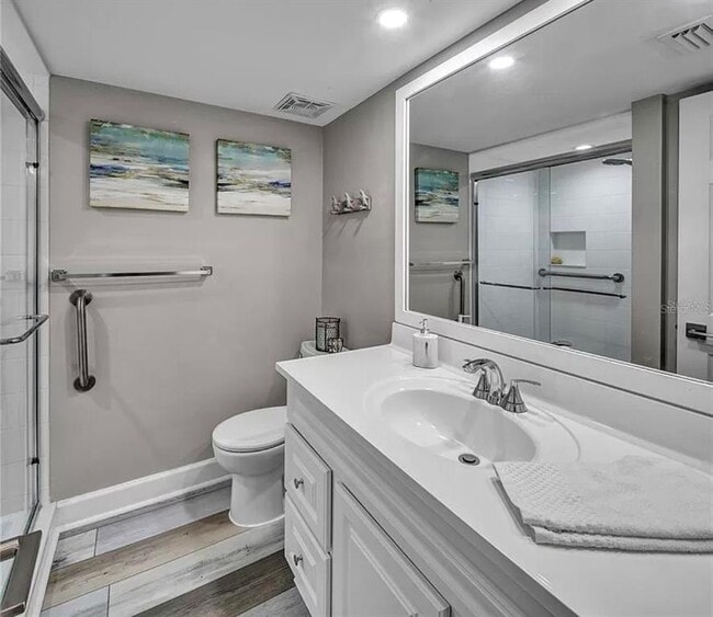 Building Photo - 661 Poinsettia Ave