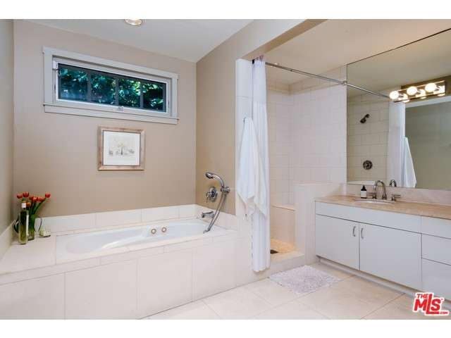 Building Photo - 8618 Appian Way