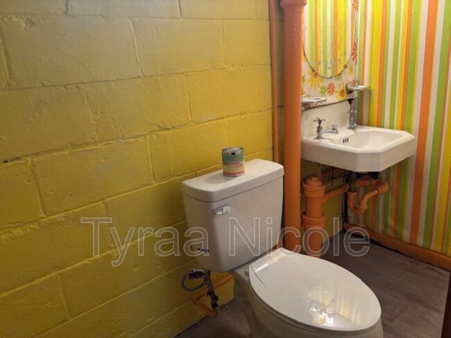 Building Photo - 5940 Cadieux Rd