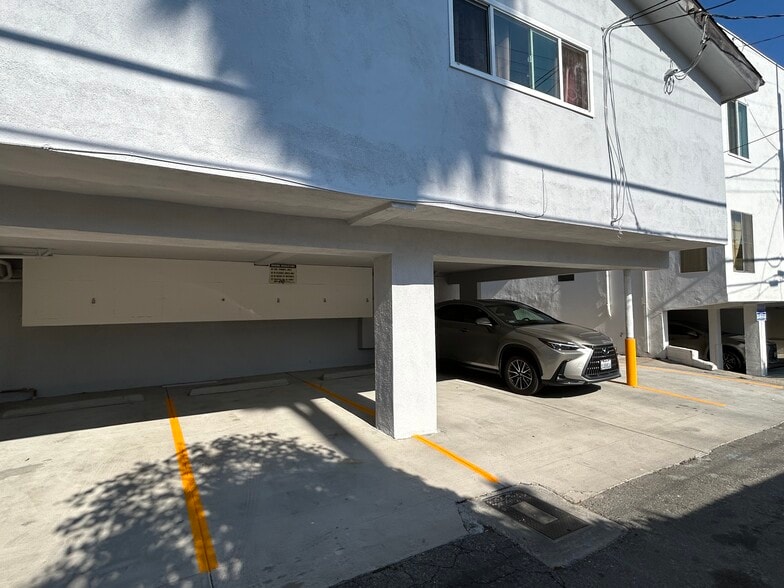 Carport Parking - 325 S Doheny Dr