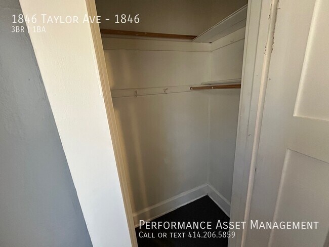 Building Photo - Glorious 3 Bedroom Lower in Racine