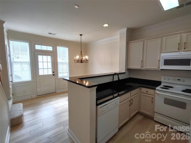Building Photo - 8606 Beaver Creek Dr