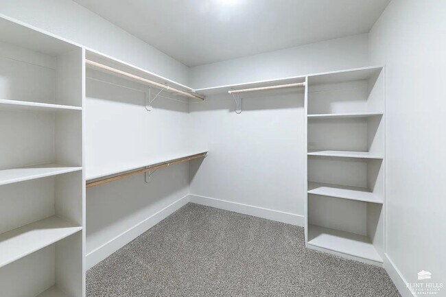 Building Photo - Open-Concept Modern 3 Bedroom, 3 bathroom house