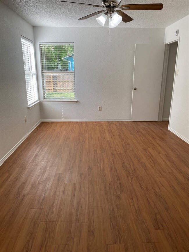 Building Photo - 4001 Alexandria Dr
