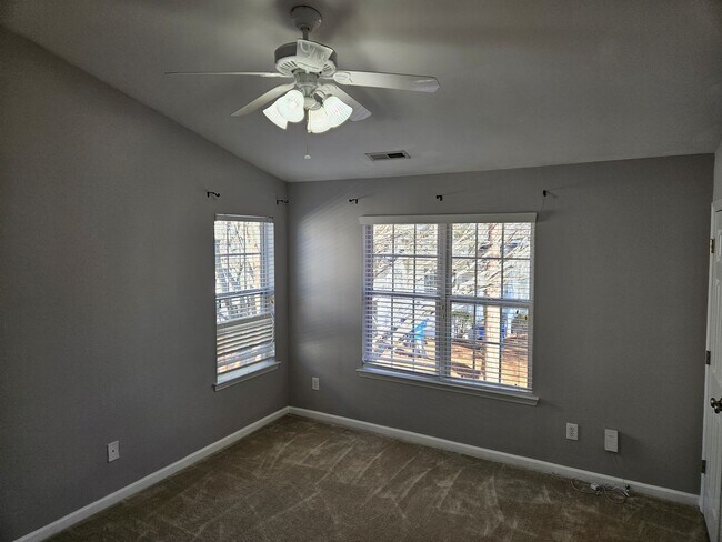 Building Photo - Charming 2br/2.5ba in Delta Lake, end unit townhome! Available now!