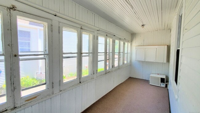 Building Photo - 266 Falls Ave