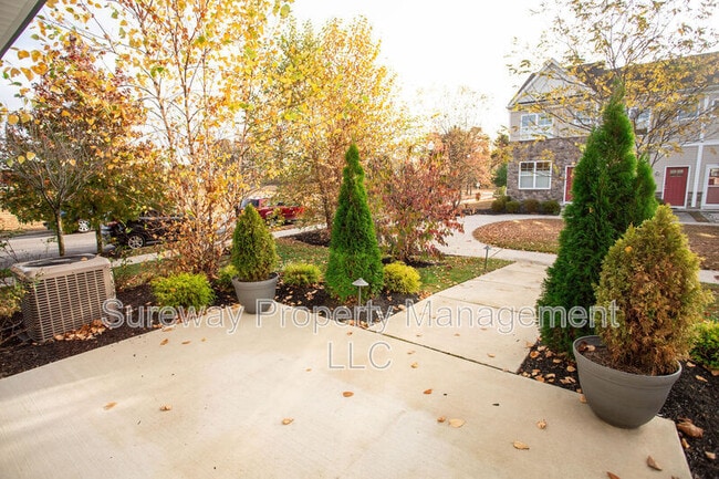 Building Photo - 2 Mulberry ln