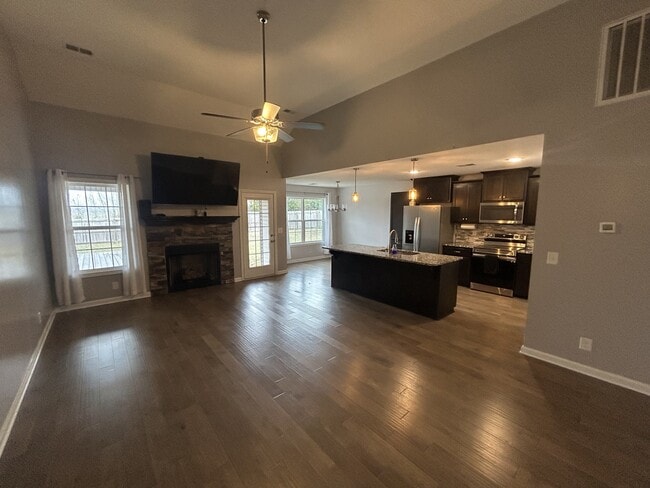 Building Photo - 721 Tidwell Dr