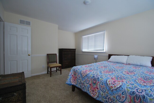 Building Photo - 13 Tanglewood Dr