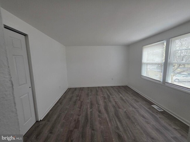 Building Photo - 14 East Ct