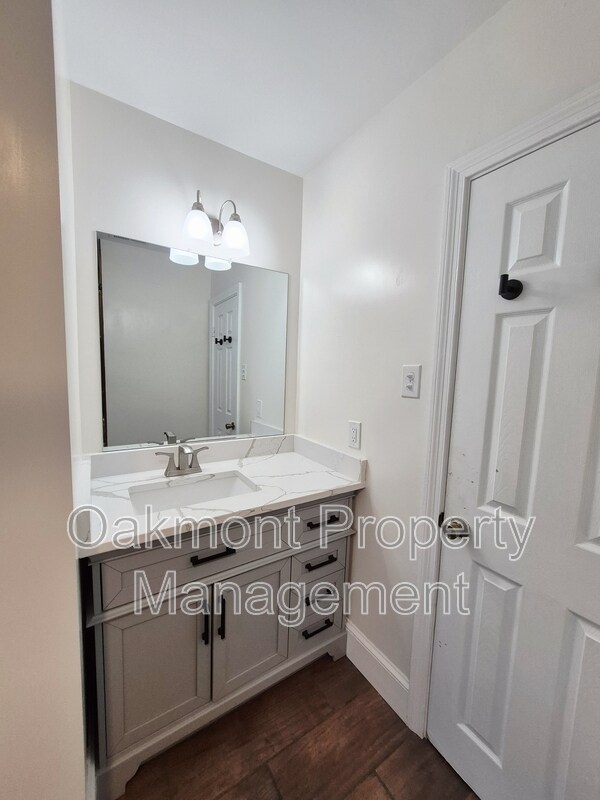 Building Photo - 115 Slagle Ave