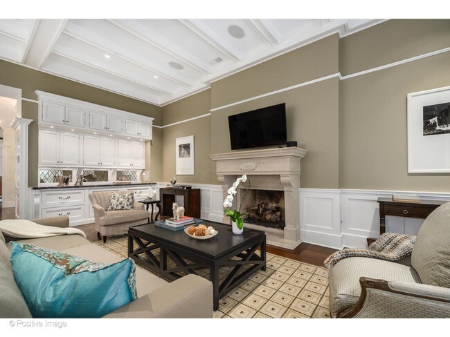 Building Photo - 446 W Huron St