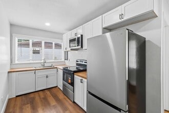 Building Photo - Beautifully Renovated 3/1 Home with Modern Finishes