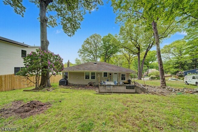 Building Photo - 14 Valley View Dr