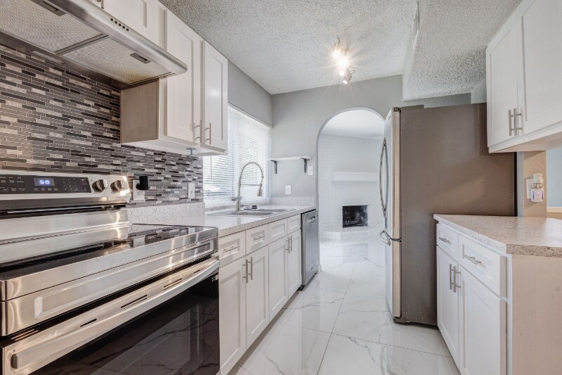 Building Photo - 3501 Green Hill Dr