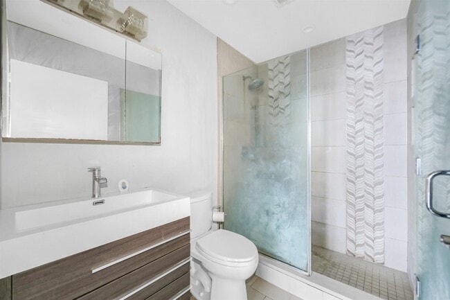 Building Photo - 45 River Dr S