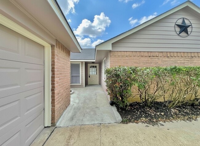 Building Photo - 7011 Brockington Dr